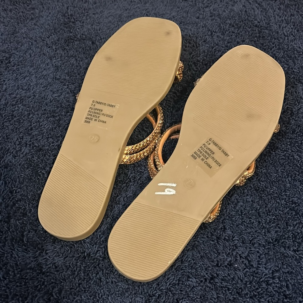 MADDEN GIRL Gold Sparkle Flat Sandals Size 7.5 - Picture 5 of 5